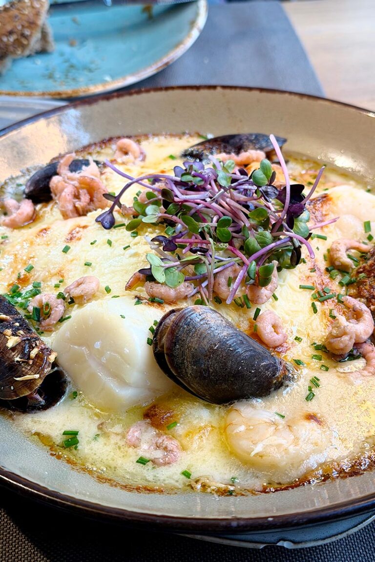 Poules Moules Bruges: A Must Eat Mussels Restaurant in Belgium